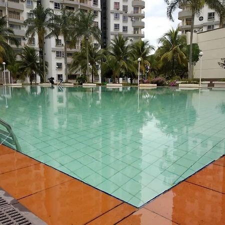 Appartement The Whale - Bayview - Pool Open à Port Dickson Extérieur photo